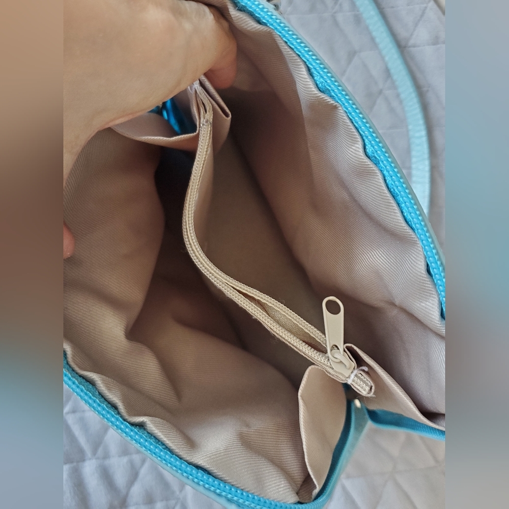 Primo Sacchi Italian Leather, Small Micro Double Zip Up Crossbody bag, baby blue - Picture 6 of 7